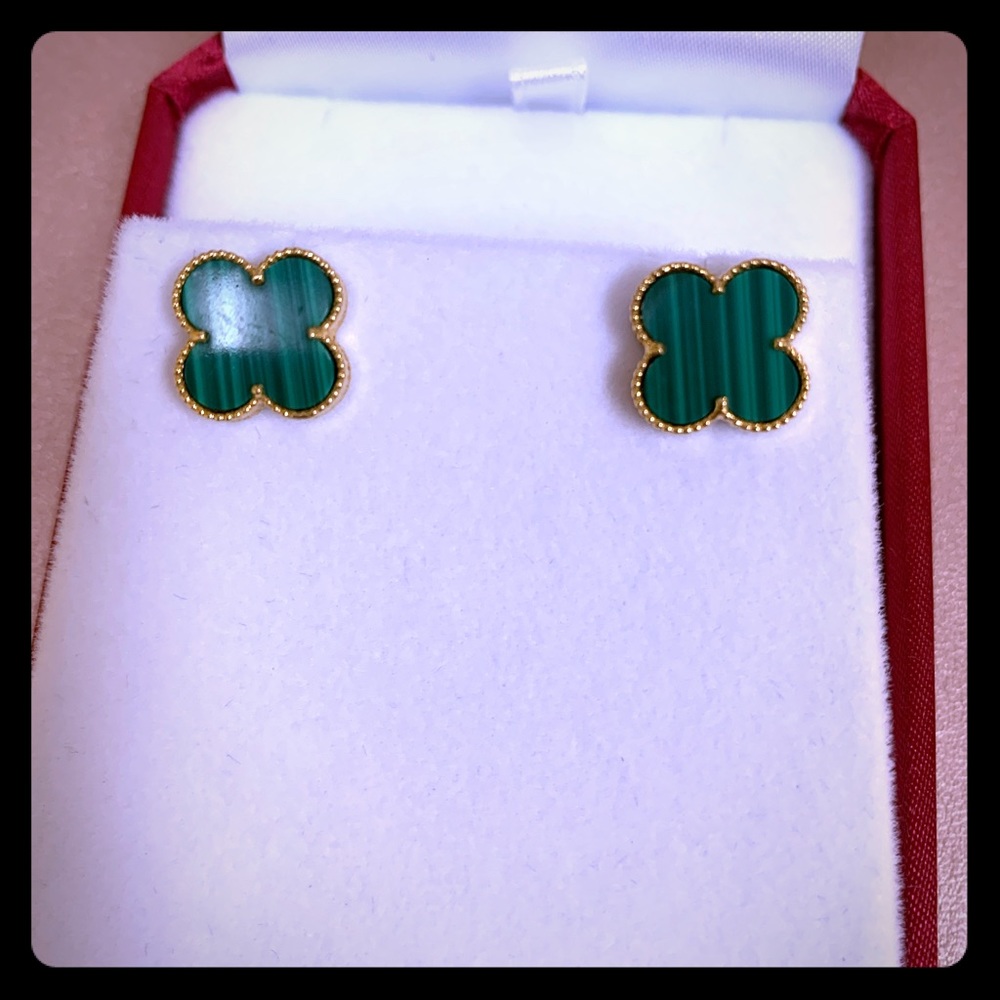 14k gold with green stone earring